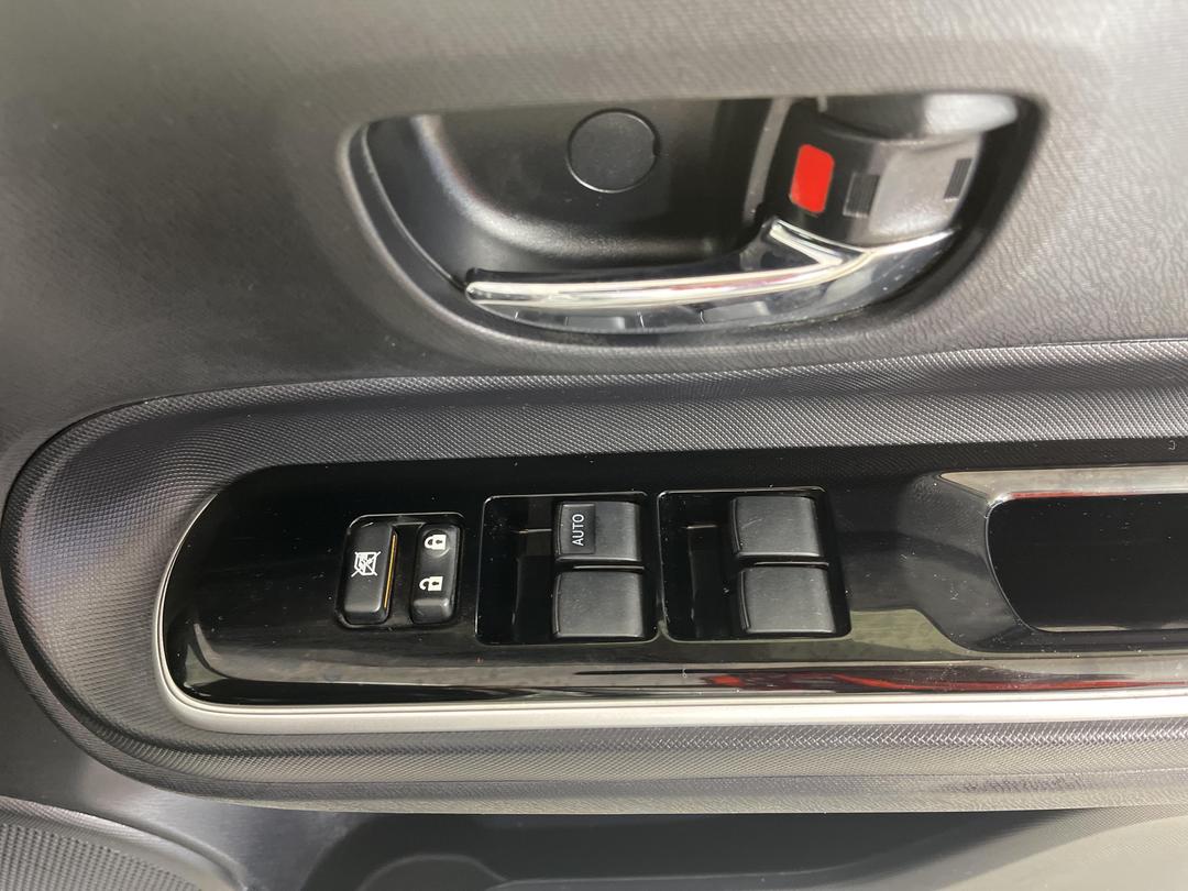 Photo '24' of Toyota Aqua