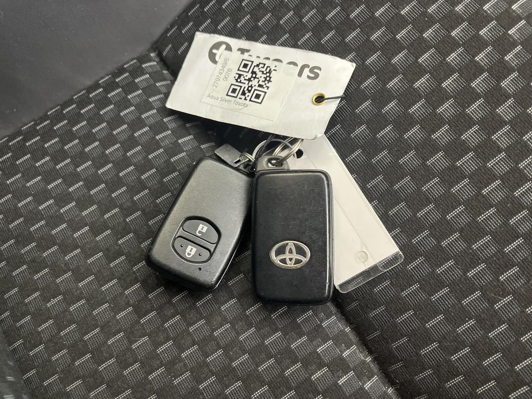 Photo '27' of Toyota Aqua