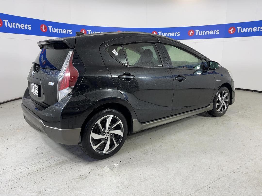 Photo '7' of Toyota Aqua