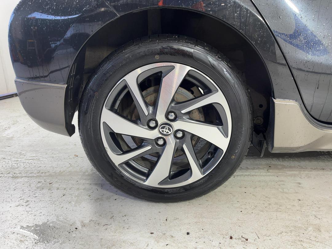 Photo '12' of Toyota Aqua