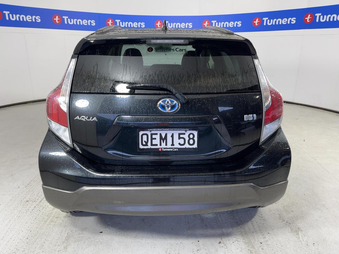 Photo '6' of Toyota Aqua