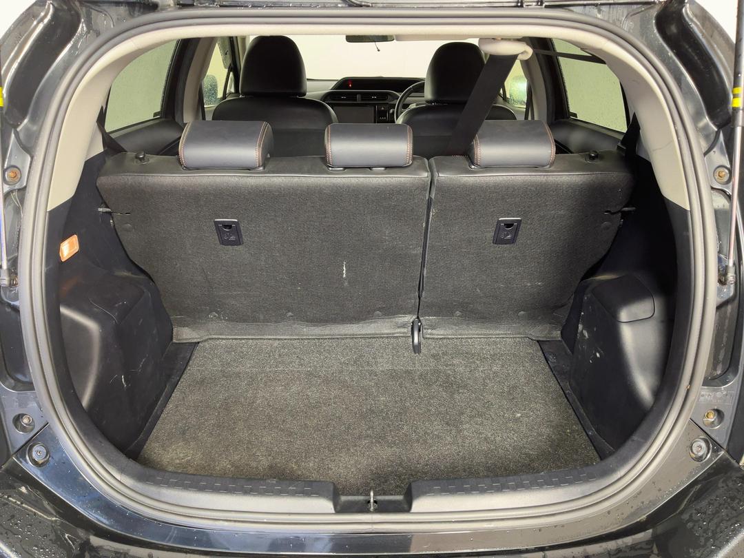 Photo '14' of Toyota Aqua