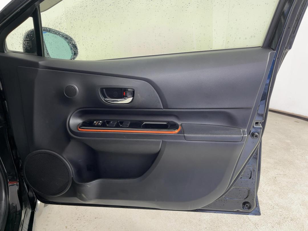 Photo '15' of Toyota Aqua