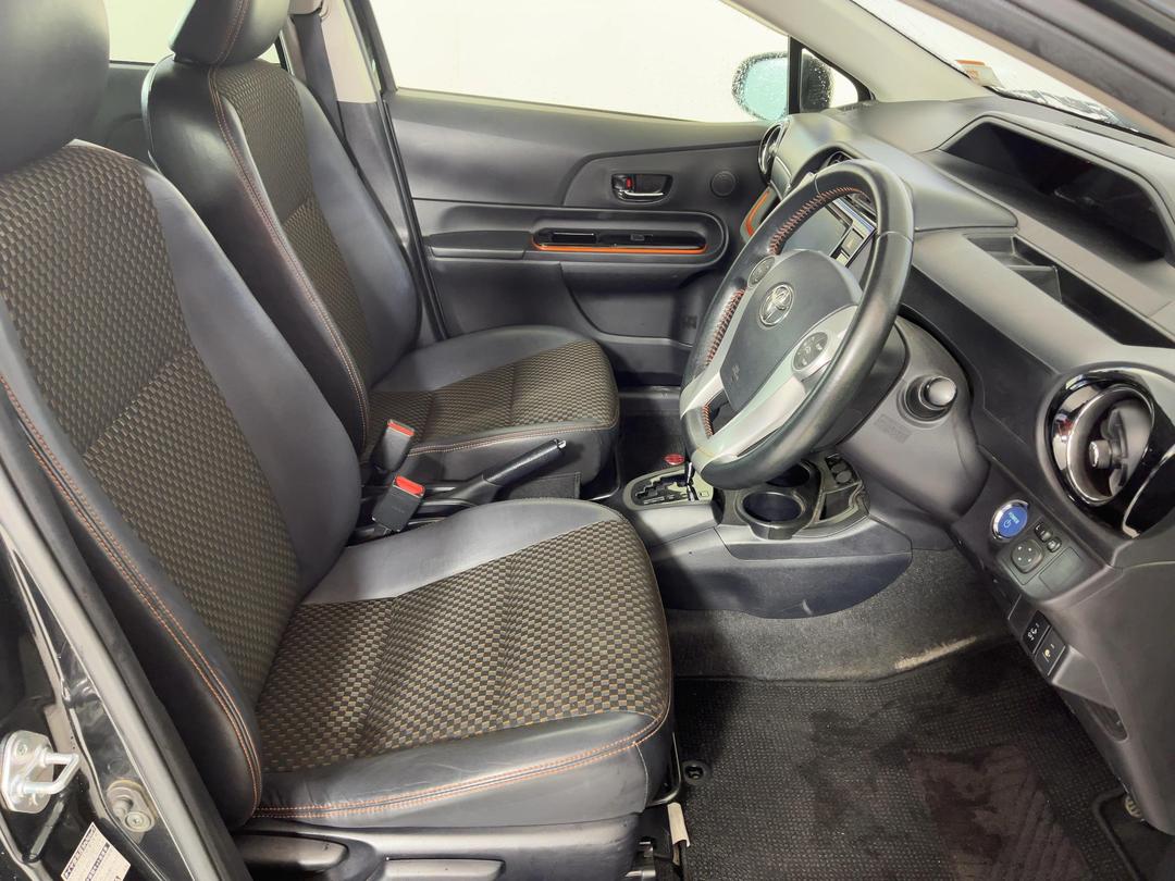 Photo '16' of Toyota Aqua