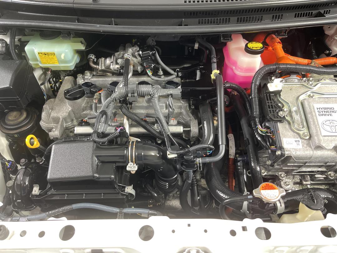 Photo '13' of Toyota Aqua