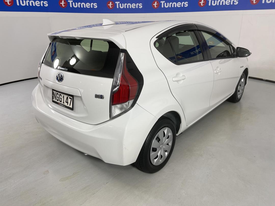 Photo '7' of Toyota Aqua