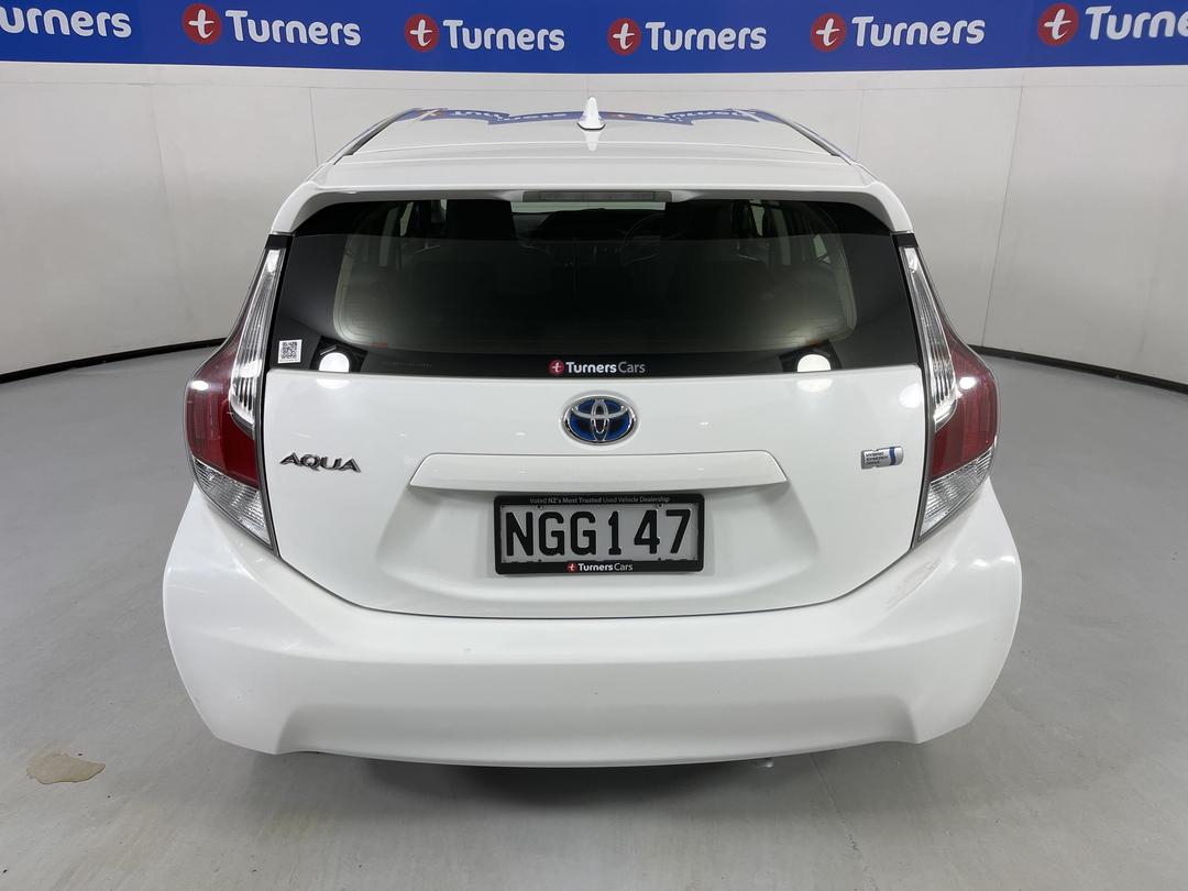 Photo '6' of Toyota Aqua