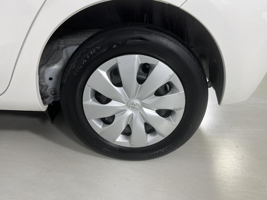 Photo '11' of Toyota Aqua