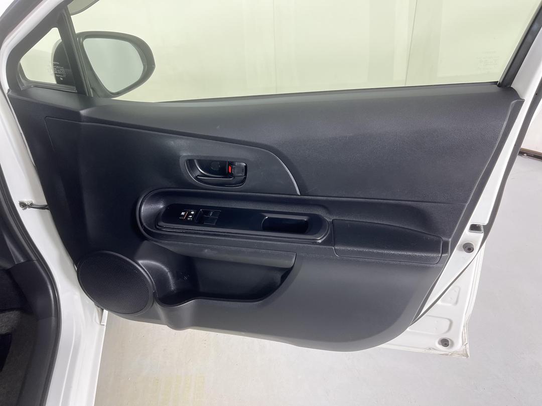 Photo '15' of Toyota Aqua