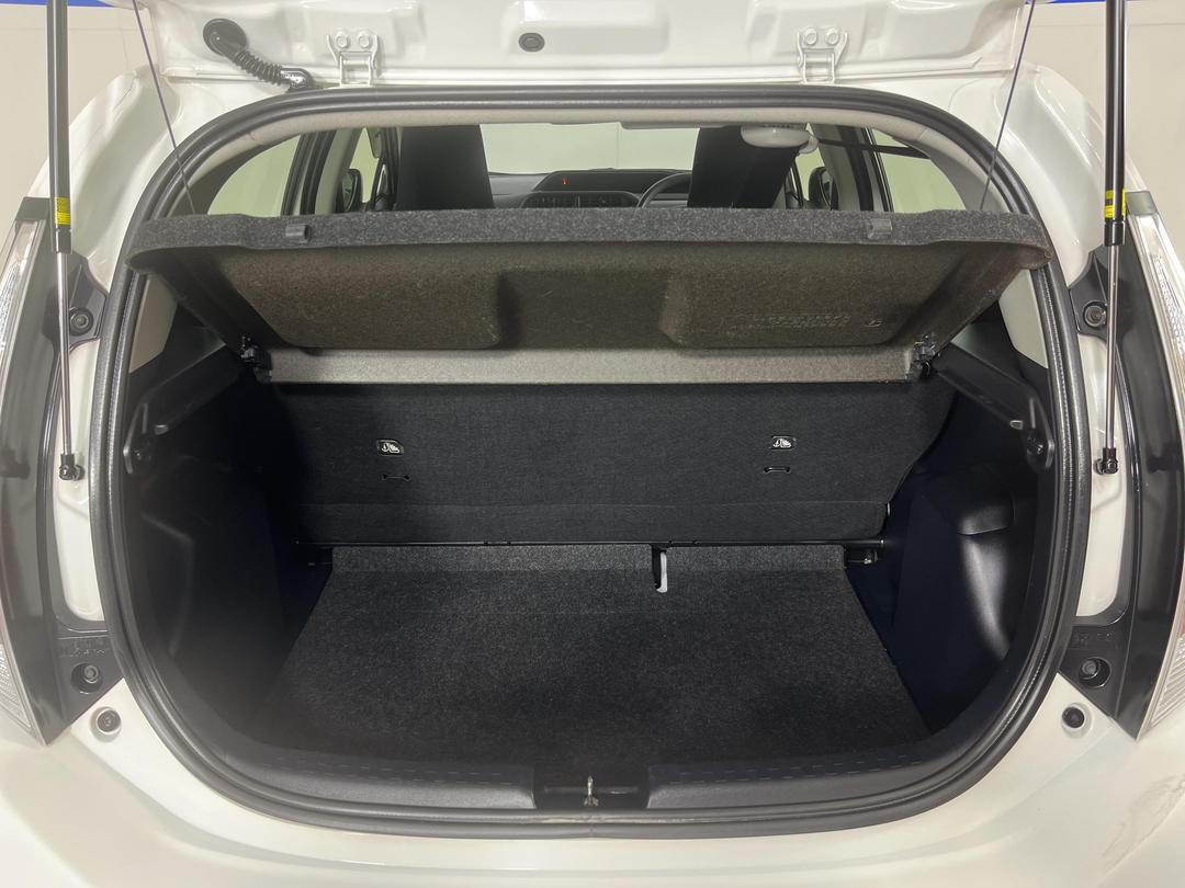 Photo '14' of Toyota Aqua