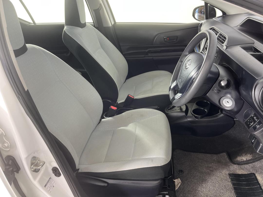 Photo '16' of Toyota Aqua