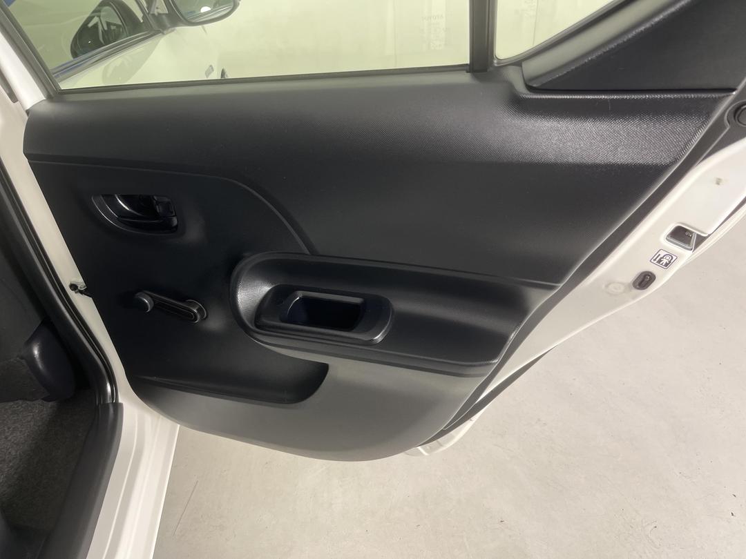 Photo '19' of Toyota Aqua