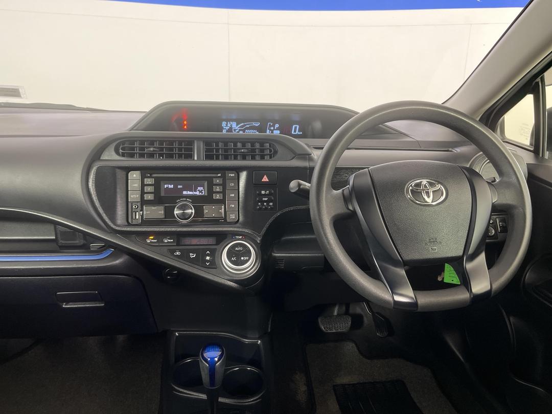 Photo '17' of Toyota Aqua