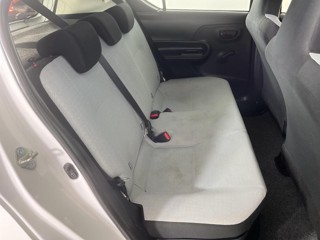 Photo '20' of Toyota Aqua