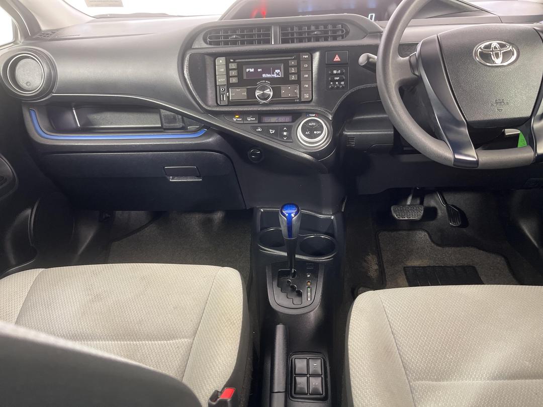 Photo '18' of Toyota Aqua