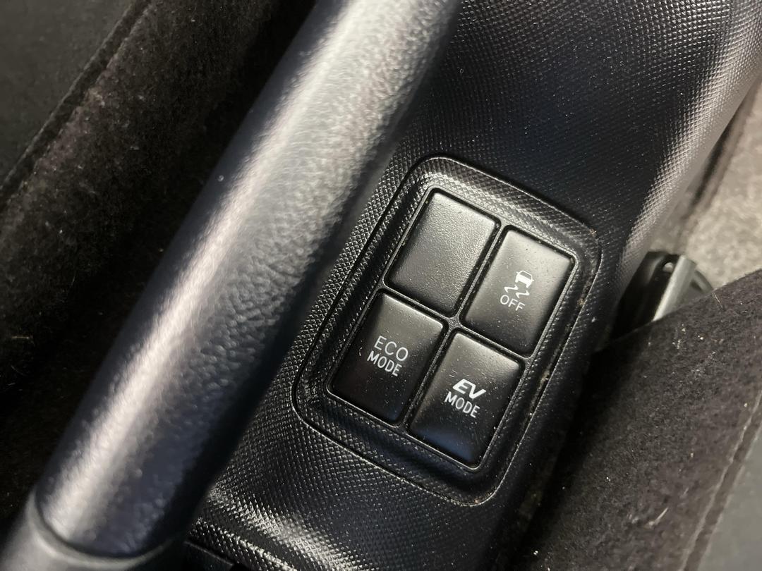 Photo '25' of Toyota Aqua