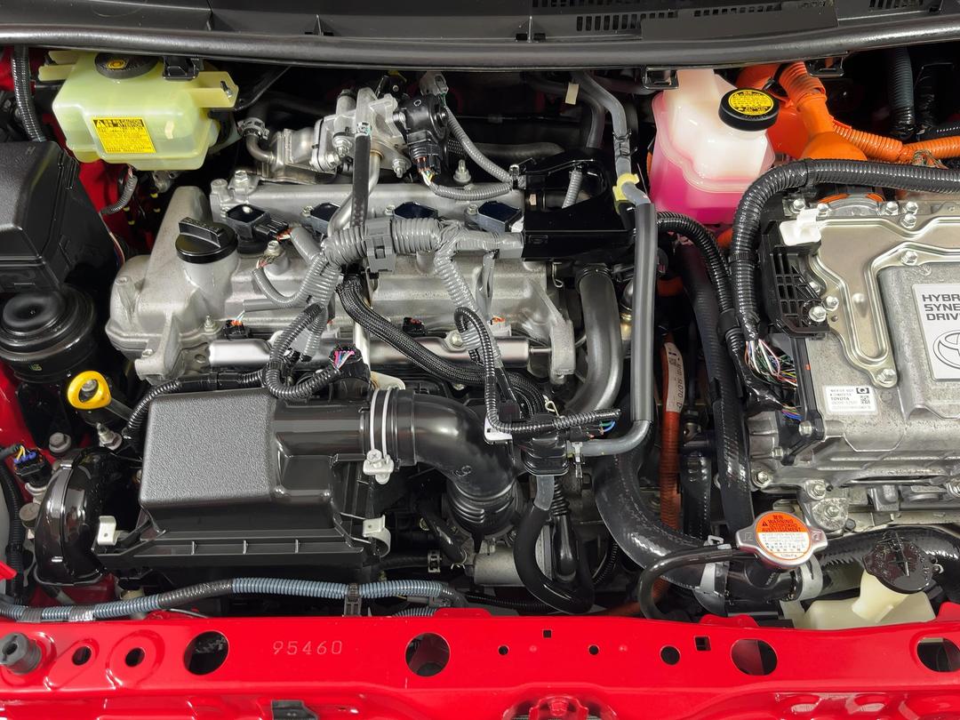Photo '13' of Toyota Aqua