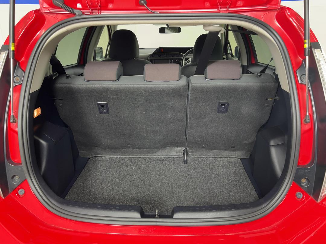 Photo '14' of Toyota Aqua