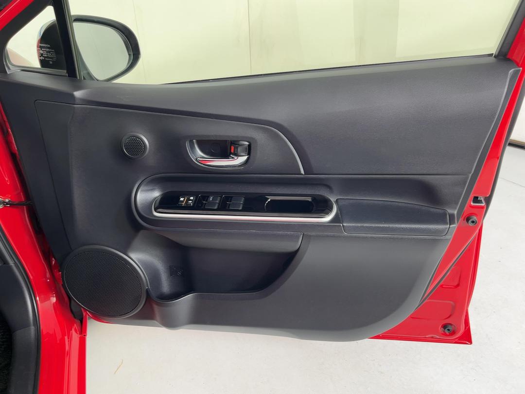 Photo '15' of Toyota Aqua