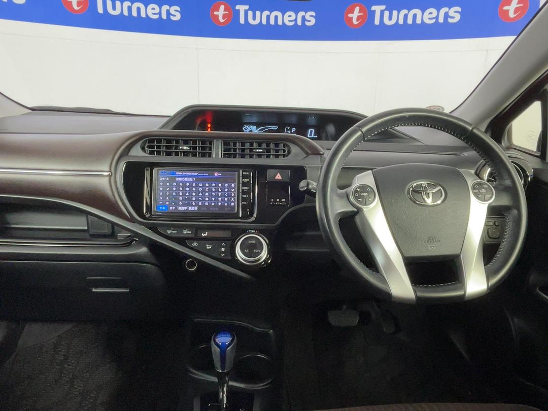 Photo '17' of Toyota Aqua