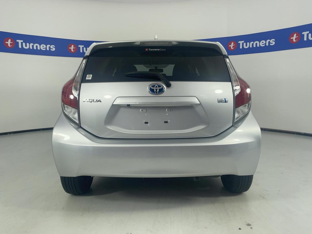 Photo '6' of Toyota Aqua