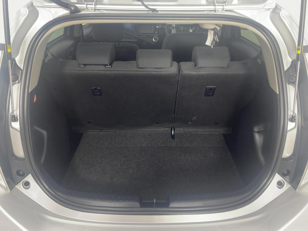 Photo '14' of Toyota Aqua