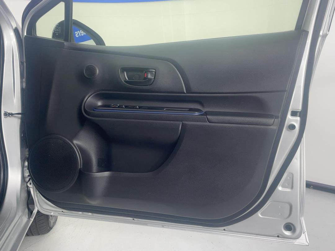 Photo '15' of Toyota Aqua