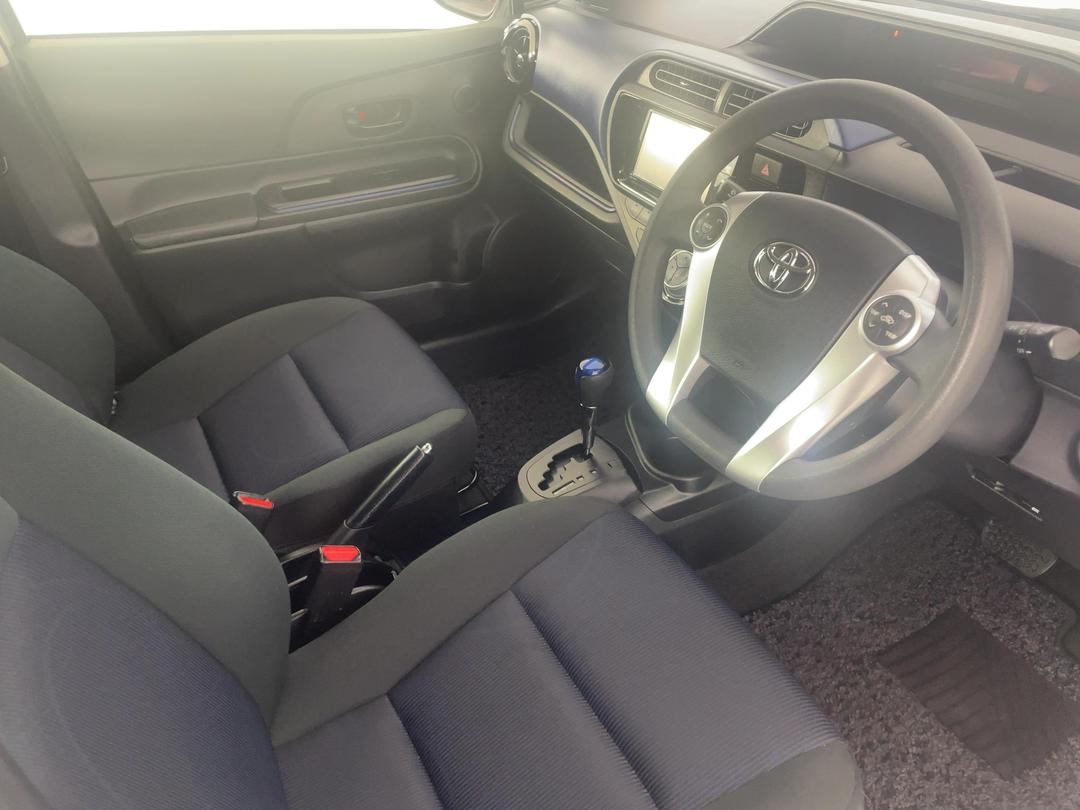 Photo '16' of Toyota Aqua