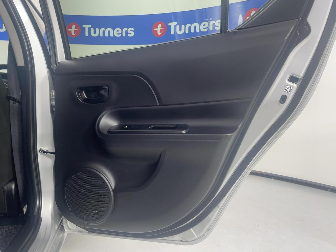 Photo '19' of Toyota Aqua
