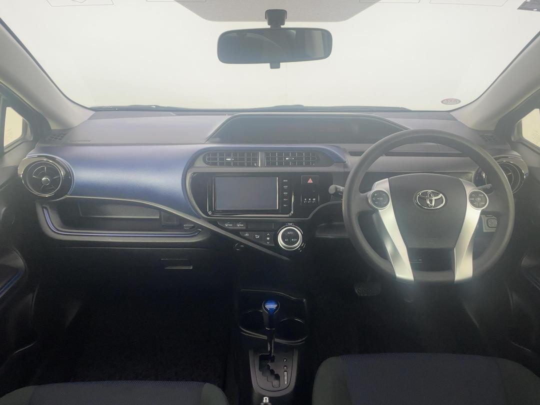 Photo '17' of Toyota Aqua