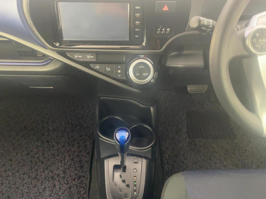 Photo '18' of Toyota Aqua
