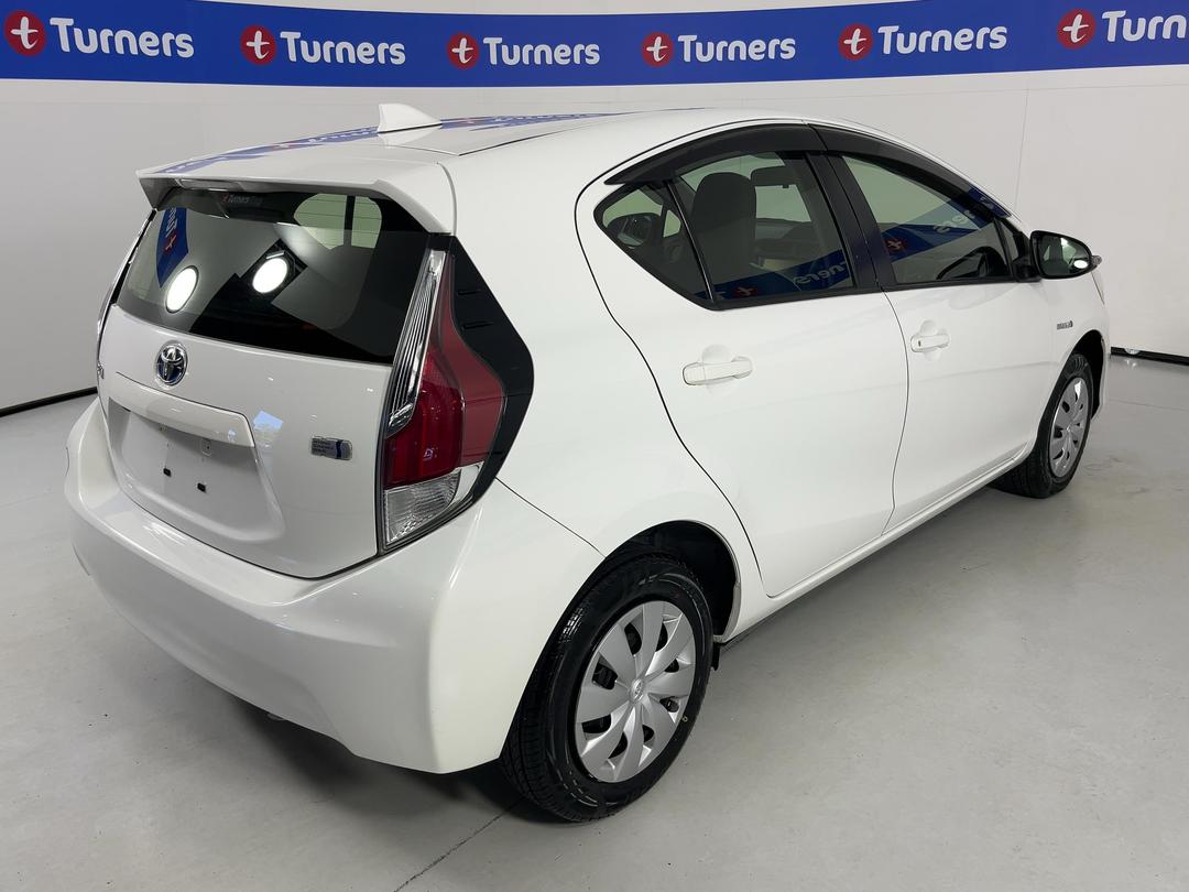 Photo '7' of Toyota Aqua