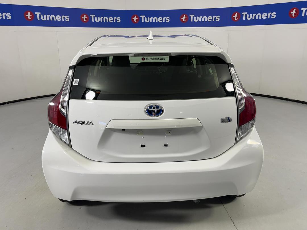 Photo '6' of Toyota Aqua