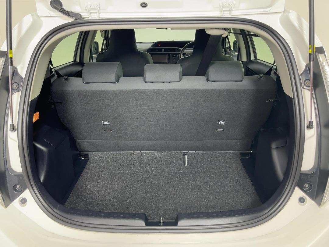 Photo '14' of Toyota Aqua