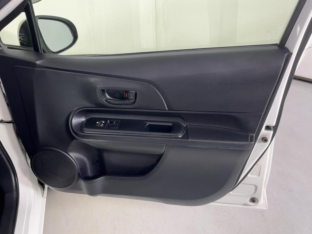 Photo '15' of Toyota Aqua