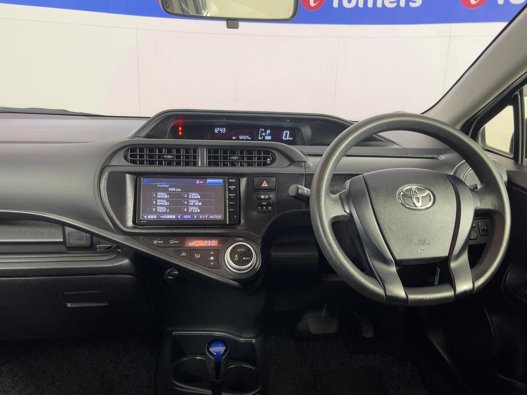 Photo '17' of Toyota Aqua