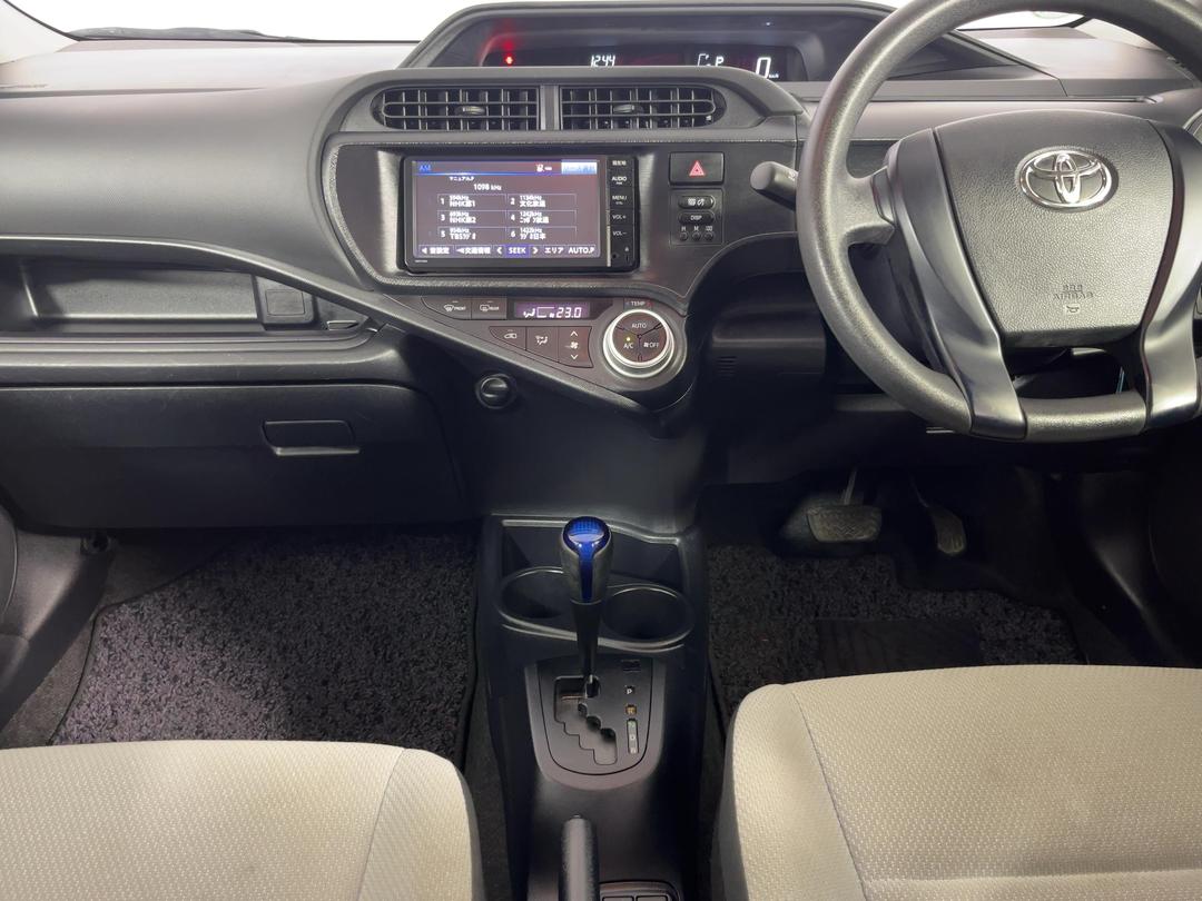 Photo '18' of Toyota Aqua