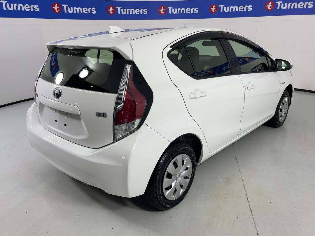 Photo '7' of Toyota Aqua
