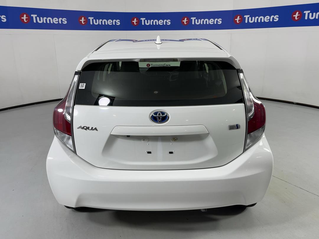 Photo '6' of Toyota Aqua