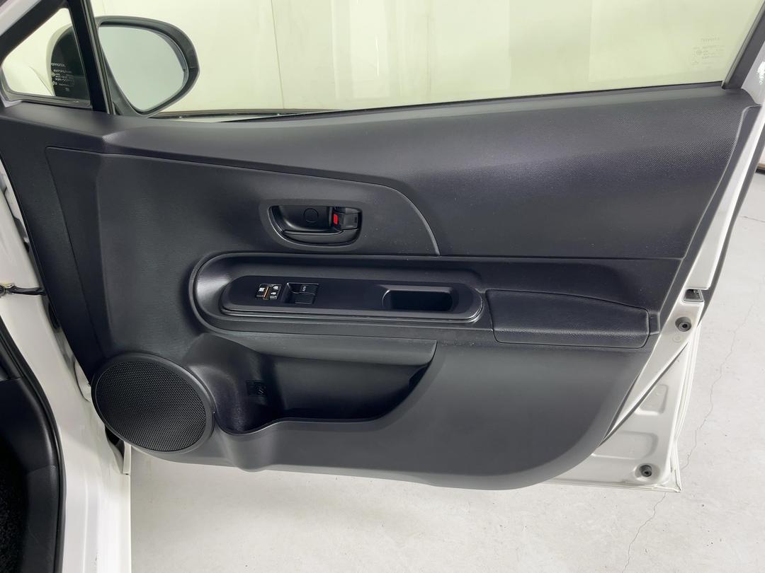 Photo '15' of Toyota Aqua
