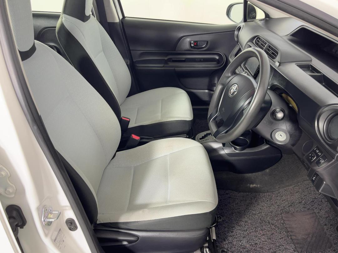 Photo '16' of Toyota Aqua