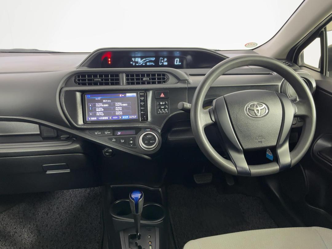 Photo '17' of Toyota Aqua