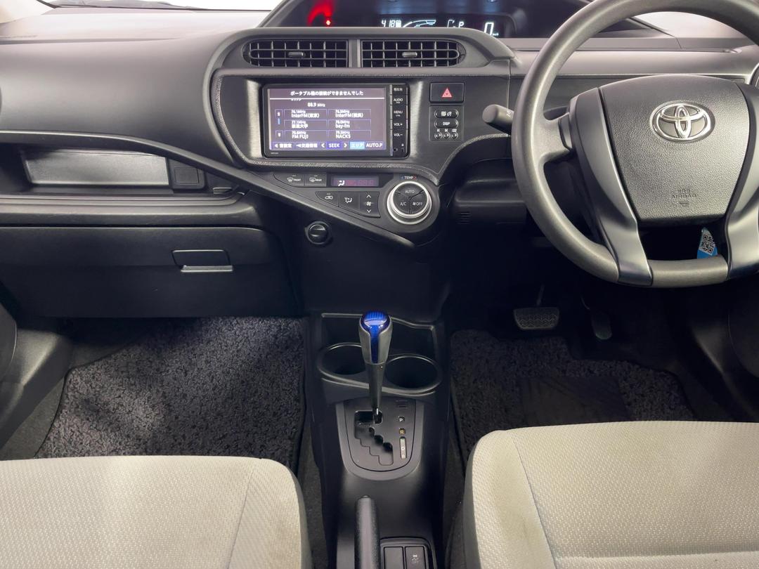 Photo '18' of Toyota Aqua