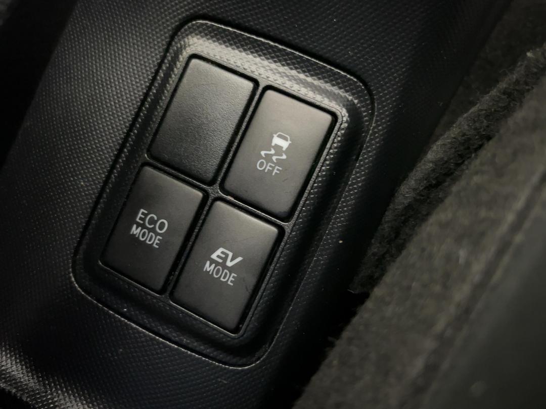 Photo '24' of Toyota Aqua