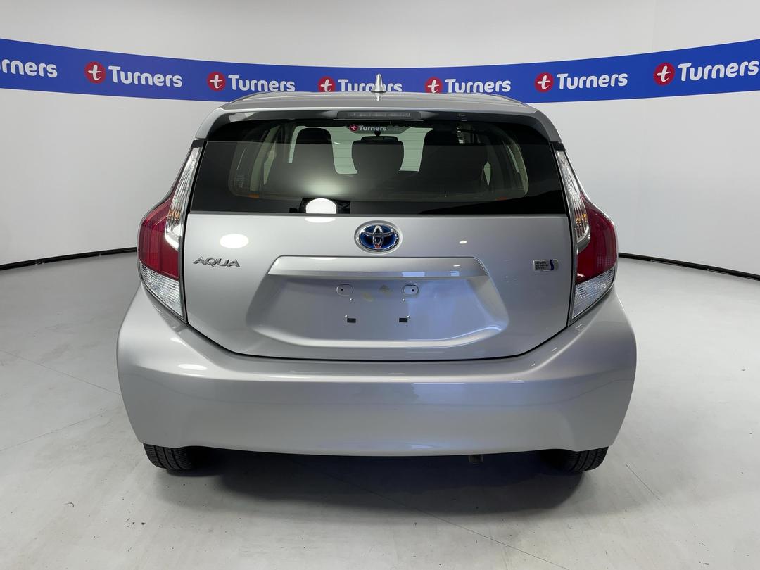 Photo '6' of Toyota Aqua