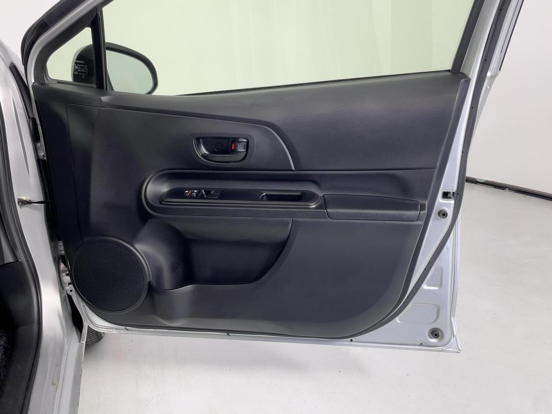 Photo '15' of Toyota Aqua