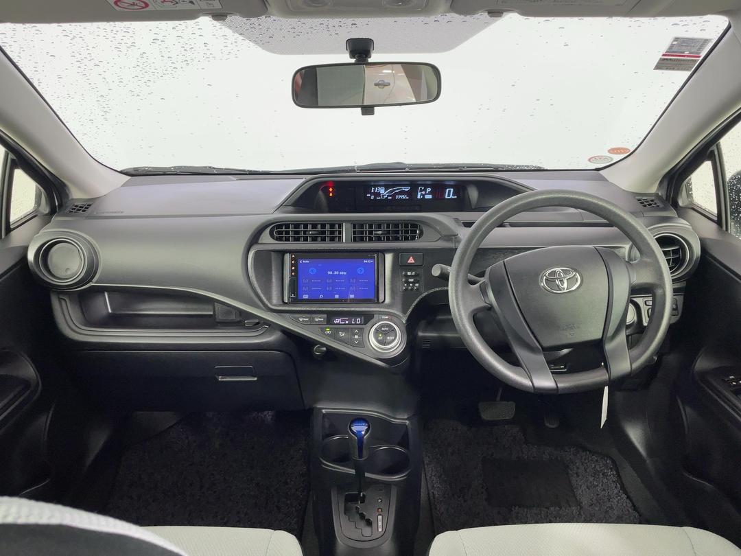 Photo '17' of Toyota Aqua