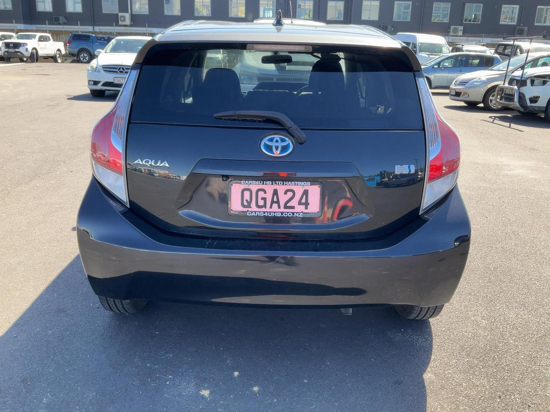 Photo '7' of Toyota Aqua