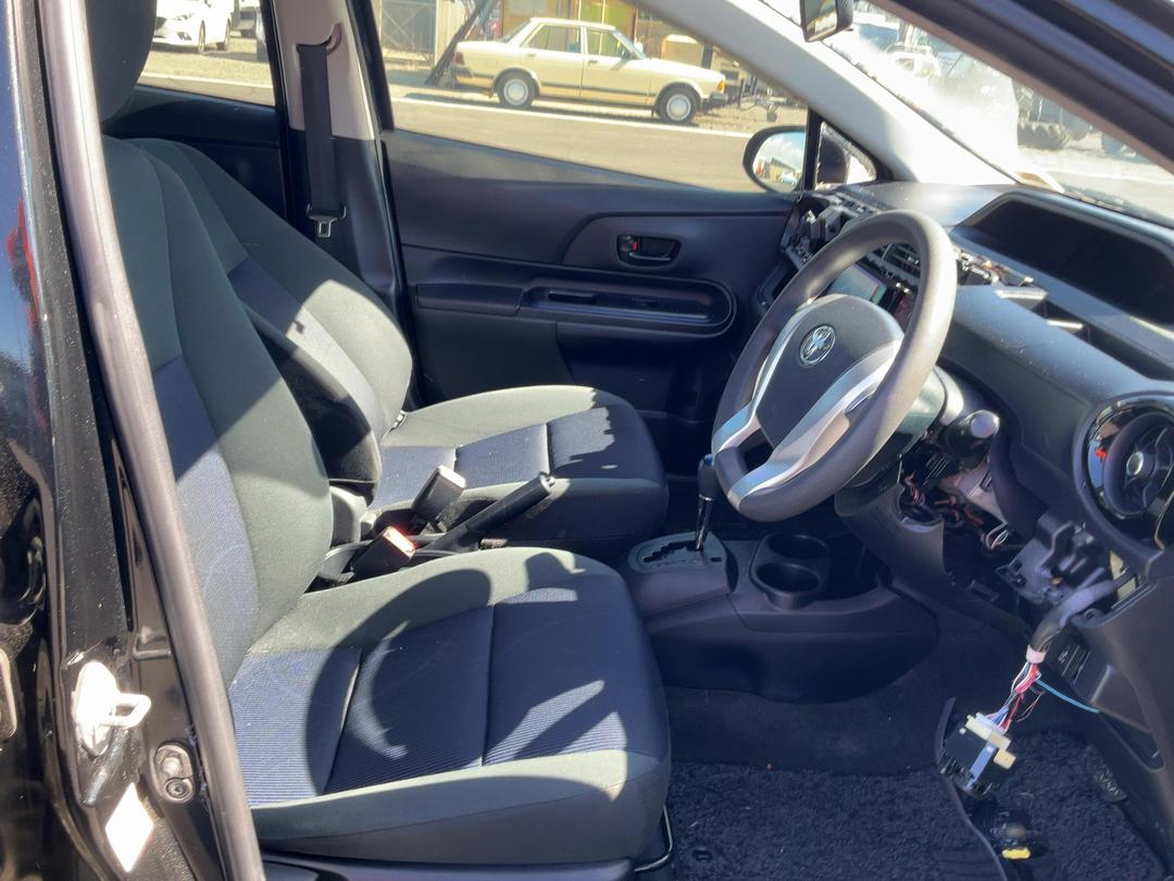 Photo '16' of Toyota Aqua