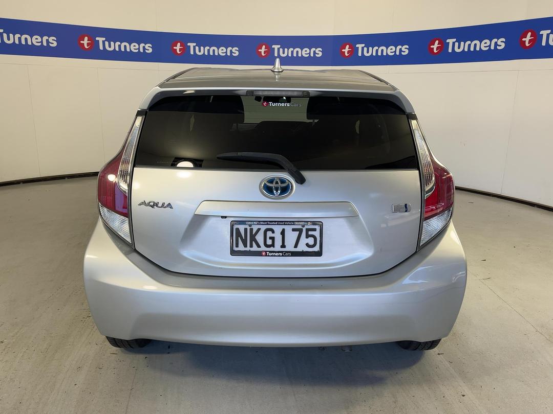 Photo '6' of Toyota Aqua